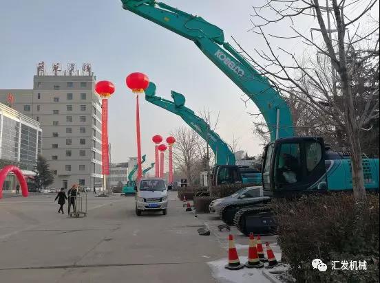 更换挖神钢掘机的液压油时应注意哪些细节？